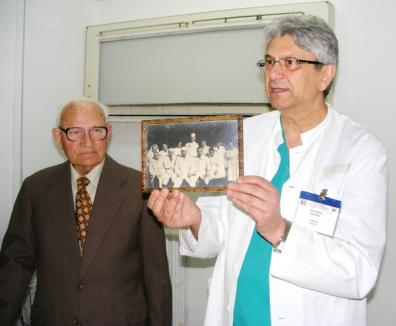 Profesorul Gheorghe Bumbu şi-a sărbătorit maestrul nonagenar - dr. Iuliu Pop